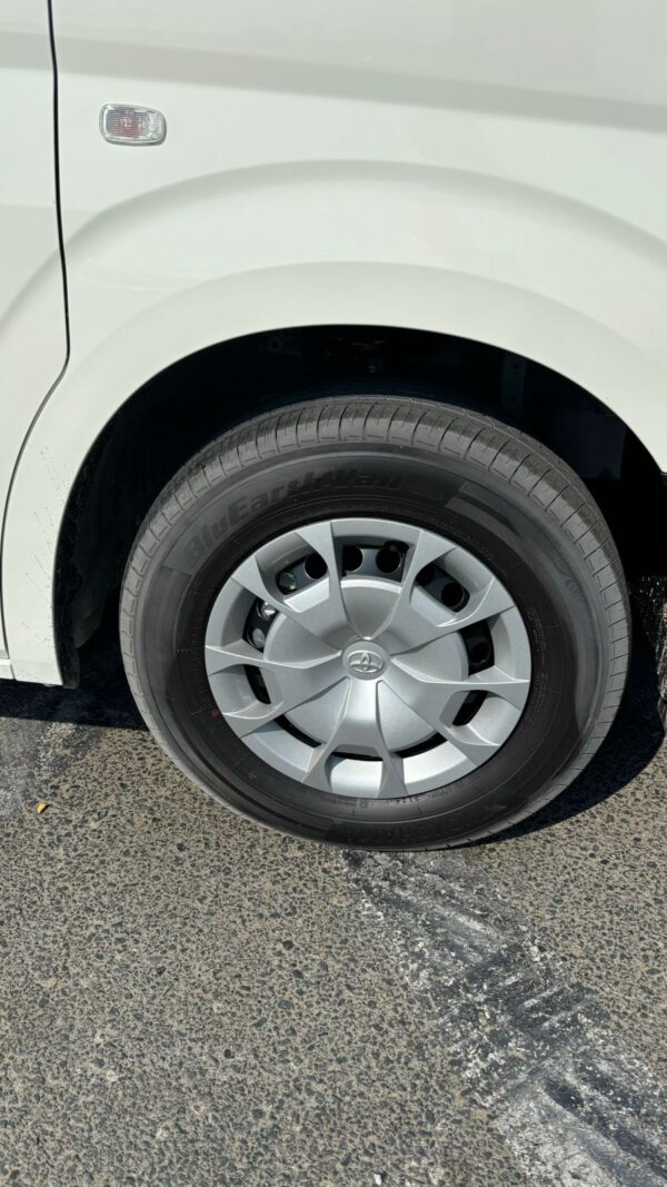 Toyota Hiace LHD 3.5L PETROL V6 High Roof 13 SEATER AT 2025 - Image 14
