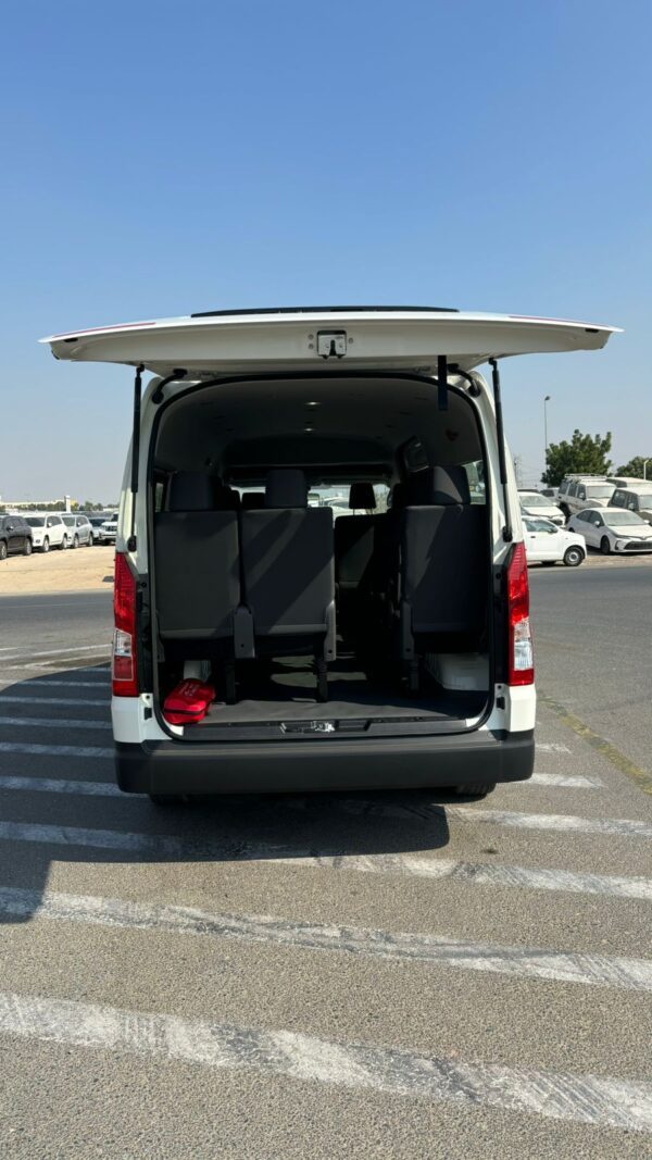 Toyota Hiace LHD 3.5L PETROL V6 High Roof 13 SEATER AT 2025 - Image 11