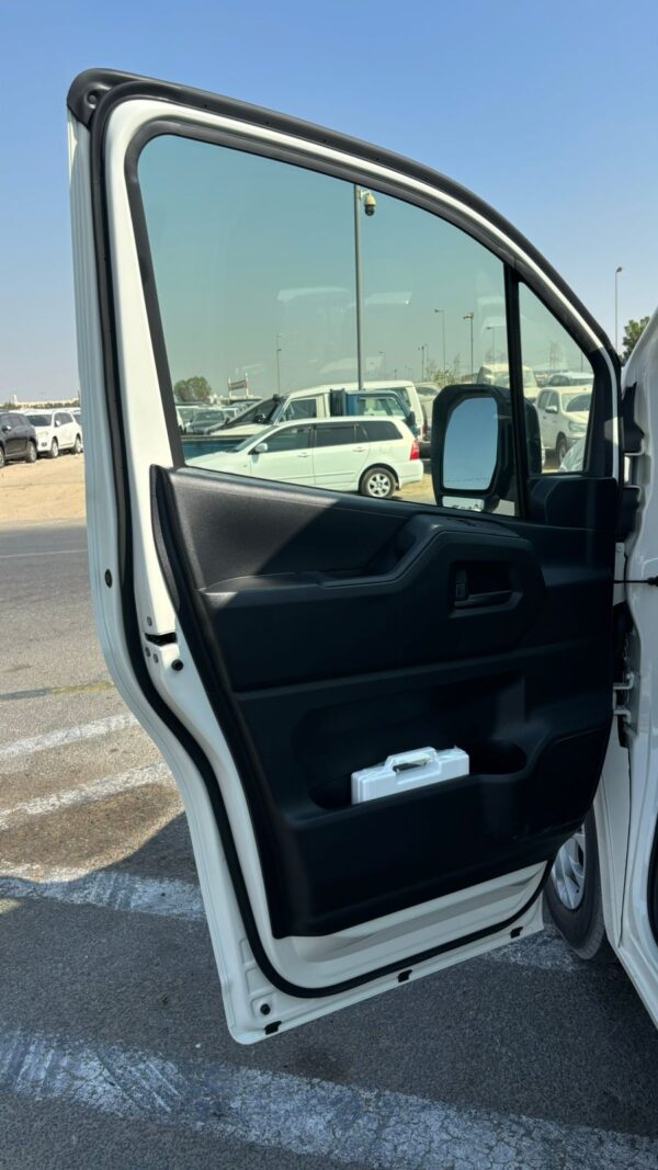 Toyota Hiace LHD 3.5L PETROL V6 High Roof 13 SEATER AT 2025 - Image 8
