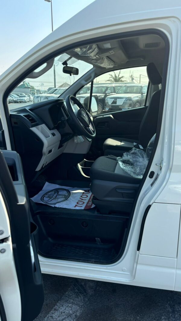 Toyota Hiace LHD 3.5L PETROL V6 High Roof 13 SEATER AT 2025 - Image 7