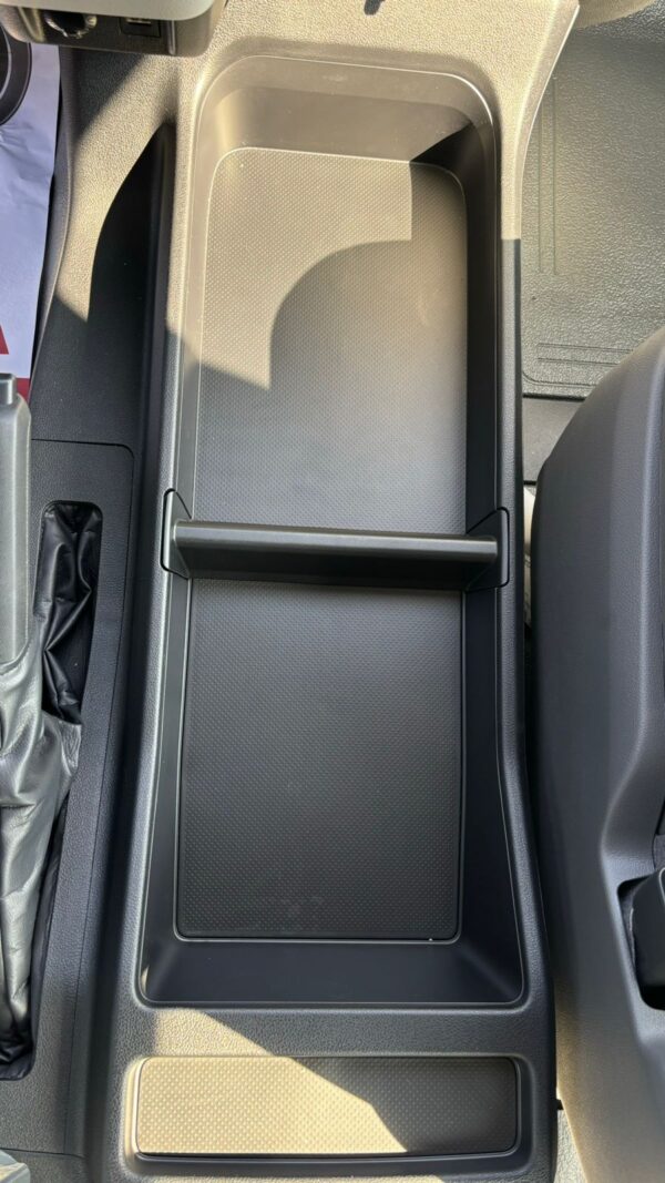 Toyota Hiace LHD 3.5L PETROL V6 High Roof 13 SEATER AT 2025 - Image 18