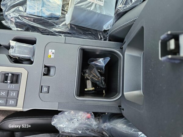TOYOTA PRADO LC250 2.4L TURBO PETROL WITHOUT SUNROOF - Image 6