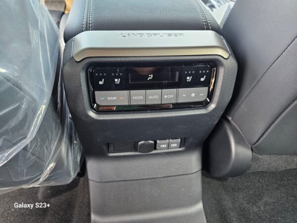 TOYOTA PRADO LC250 2.4L TURBO PETROL WITHOUT SUNROOF - Image 3